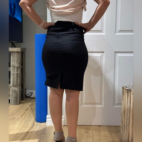 LE CHATEAU Black Knit Pencil Skirt - Size s/m - Picture 2 of 2